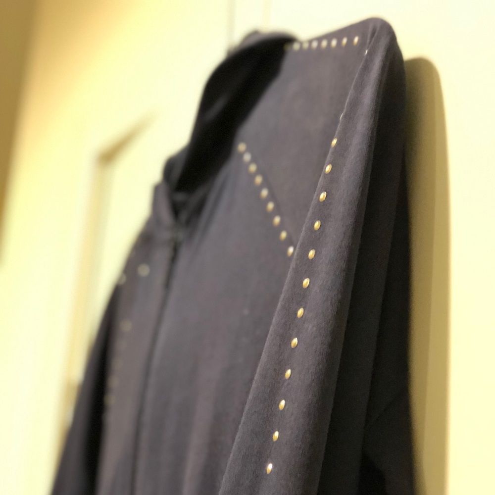 Sweatshirt dress.Metal stud, hoodie, zipped front.